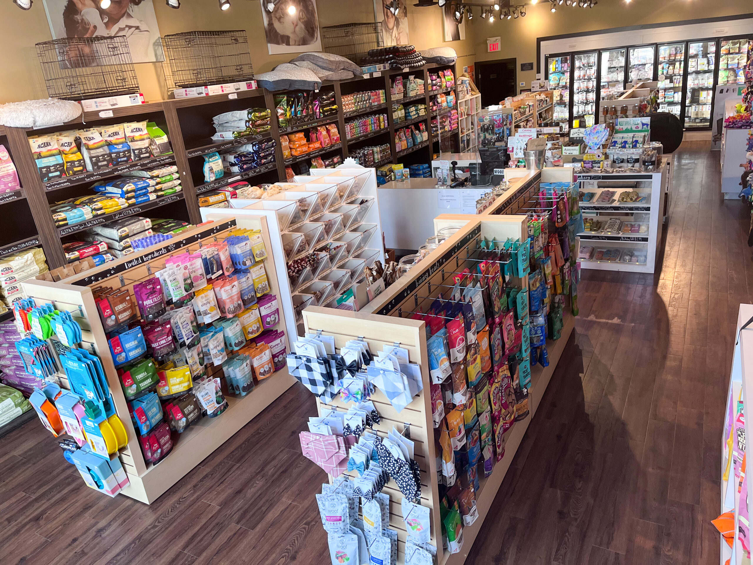 The neatly organize aisles and shelves full of pet supplies at the Bone & Biscuit Leduc.